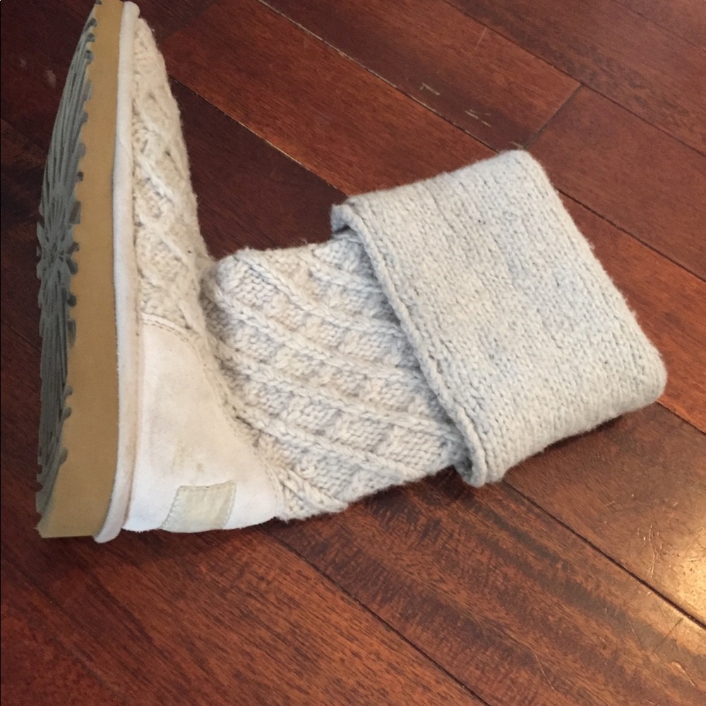 Oatmeal wool ugh like new size 7